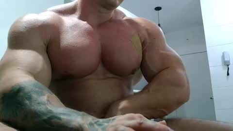 couplemuscle40 online show from 6, 10, 2025