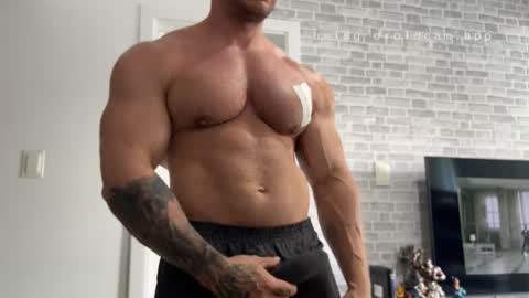couplemuscle40 online show from 8, 11, 2025