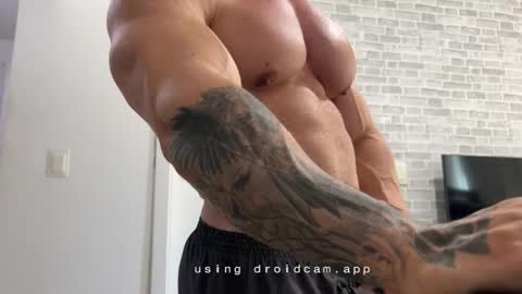 couplemuscle40 online show from 5, 12, 2025