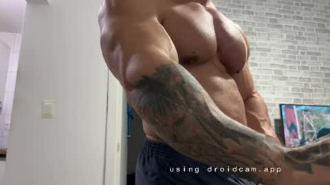 couplemuscle40 online show from 30, 5, 2026