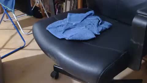 Snapshot of coyote017 chatting on 15, 4, 2026 coyote017 online show from 15, 4, 2026