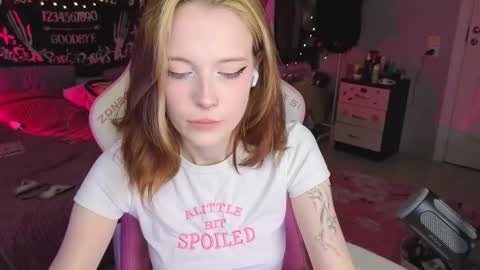 Snapshot of crackling_tati chatting on 14, 9, 2025 Tati online show from 14, 9, 2025