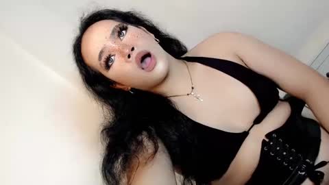 Snapshot of crazy_vixen chatting on 17, 1, 2025 Hot Ayisha online show from 17, 1, 2025