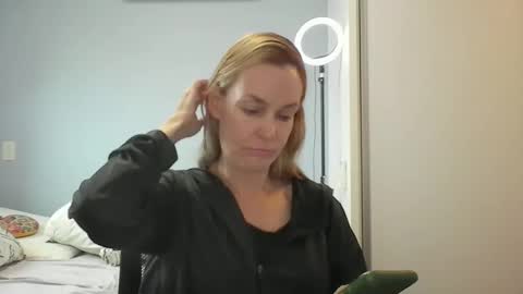 Snapshot of crazyanny chatting on 10, 3, 2026 Anny online show from 10, 3, 2026