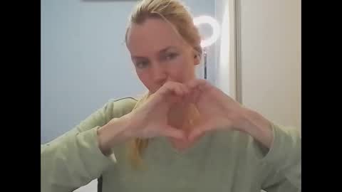 Snapshot of crazyanny chatting on 12, 3, 2026 Anny online show from 12, 3, 2026