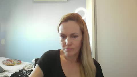 Snapshot of crazyanny chatting on 24, 3, 2026 Anny online show from 24, 3, 2026