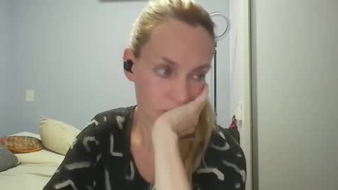 Snapshot of crazyanny chatting on 28, 3, 2026 Anny online show from 28, 3, 2026