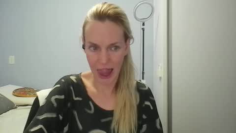 Snapshot of crazyanny chatting on 1, 4, 2026 Anny online show from 1, 4, 2026