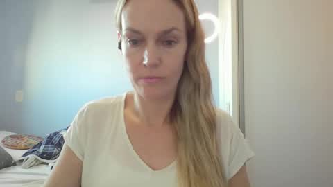 Snapshot of crazyanny chatting on 2, 4, 2026 Anny online show from 2, 4, 2026