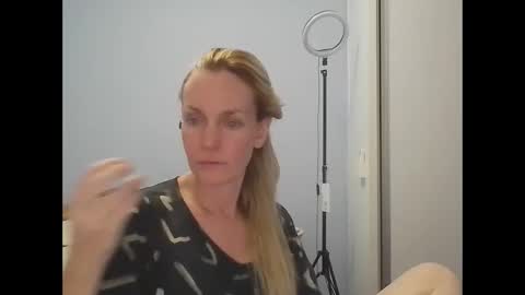 Snapshot of crazyanny chatting on 4, 4, 2026 Anny online show from 4, 4, 2026