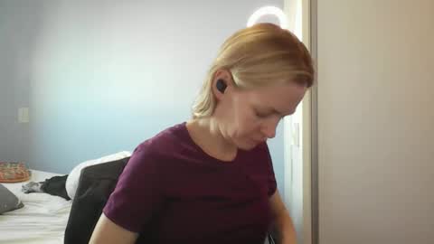 Snapshot of crazyanny chatting on 6, 4, 2026 Anny online show from 6, 4, 2026