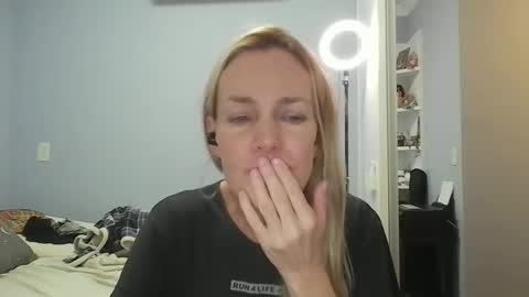 Snapshot of crazyanny chatting on 8, 4, 2026 Anny online show from 8, 4, 2026