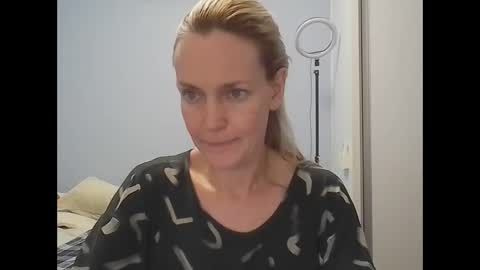 Snapshot of crazyanny chatting on 9, 4, 2026 Anny online show from 9, 4, 2026