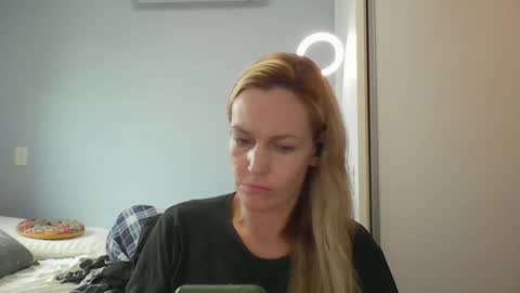 Snapshot of crazyanny chatting on 9, 4, 2026 Anny online show from 9, 4, 2026