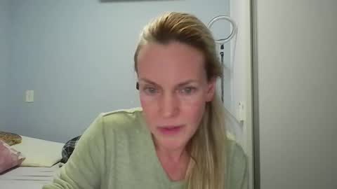 Snapshot of crazyanny chatting on 14, 4, 2026 Anny online show from 14, 4, 2026