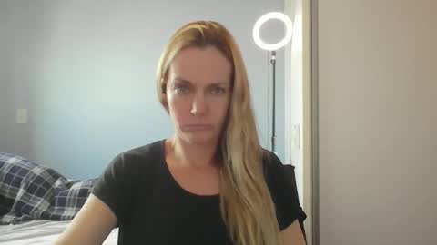 Snapshot of crazyanny chatting on 14, 4, 2026 Anny online show from 14, 4, 2026