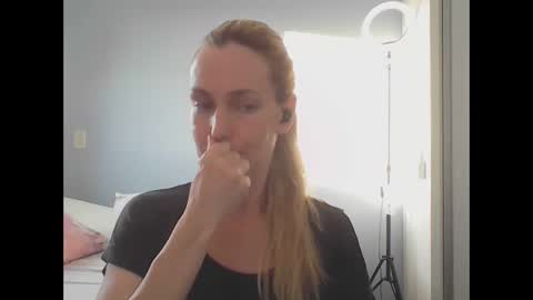 Snapshot of crazyanny chatting on 15, 4, 2026 Anny online show from 15, 4, 2026