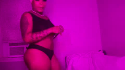 Snapshot of creame_sensation chatting on 8, 12, 2024 PHANTOMTARGARYENXXX online show from 8, 12, 2024