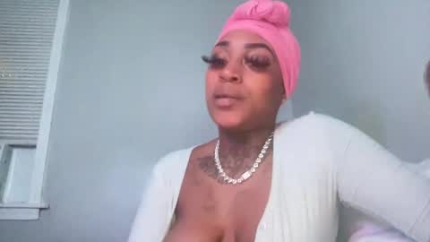 Snapshot of creame_sensation chatting on 9, 12, 2024 PHANTOMTARGARYENXXX online show from 9, 12, 2024