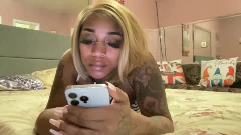 Snapshot of creame_sensation chatting on 28, 1, 2025 PHANTOMTARGARYENXXX online show from 28, 1, 2025