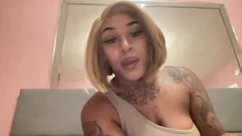 Snapshot of creame_sensation chatting on 4, 2, 2025 PHANTOMTARGARYENXXX online show from 4, 2, 2025
