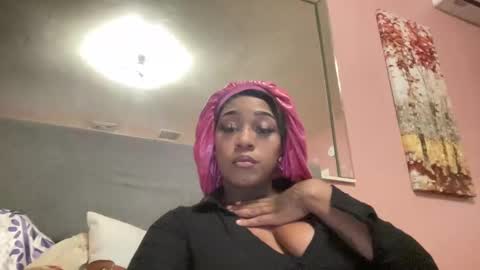 Snapshot of creame_sensation chatting on 19, 2, 2025 PHANTOMTARGARYENXXX online show from 19, 2, 2025