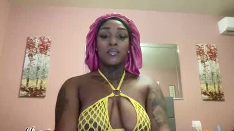 Snapshot of creame_sensation chatting on 21, 2, 2025 PHANTOMTARGARYENXXX online show from 21, 2, 2025
