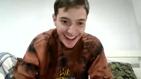 Snapshot of creamtwinkies6 chatting on 21, 10, 2025 chotin online show from 21, 10, 2025
