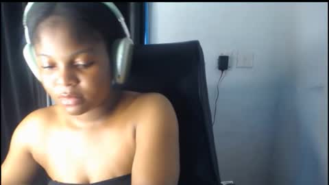 Snapshot of creamy_juicypussy chatting on 1, 10, 2025 Lady jasmine online show from 1, 10, 2025