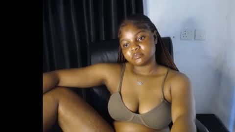 Snapshot of creamy_juicypussy chatting on 27, 11, 2025 Lady jasmine online show from 27, 11, 2025