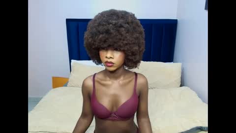 Snapshot of creamybabee chatting on 21, 9, 2025 queen online show from 21, 9, 2025