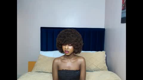 Snapshot of creamybabee chatting on 5, 10, 2025 queen online show from 5, 10, 2025