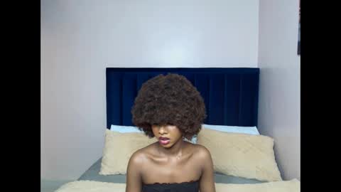 Snapshot of creamybabee chatting on 8, 10, 2025 queen online show from 8, 10, 2025