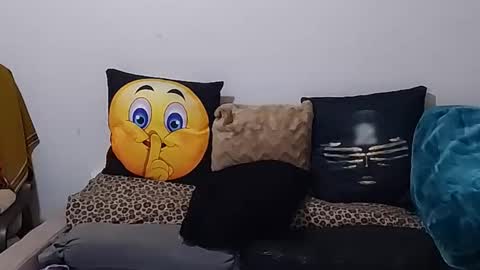 Snapshot of creamyhub chatting on 12, 10, 2025 creamyhub online show from 12, 10, 2025