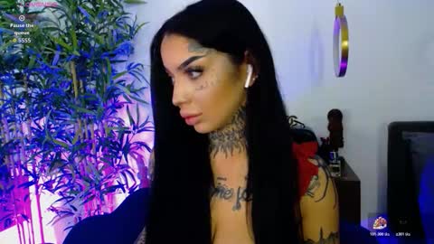 Snapshot of creamyinkk chatting on 28, 11, 2025 Sophie online show from 28, 11, 2025