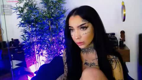 Snapshot of creamyinkk chatting on 4, 12, 2025 Sophie online show from 4, 12, 2025