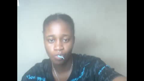 Snapshot of creamyxmuffin chatting on 14, 9, 2025 creamyxmuffin online show from 14, 9, 2025