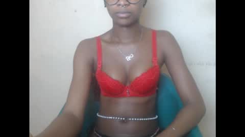 Snapshot of creamyxmuffin chatting on 20, 9, 2025 creamyxmuffin online show from 20, 9, 2025