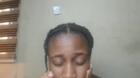 Snapshot of creamyxmuffin chatting on 27, 9, 2025 creamyxmuffin online show from 27, 9, 2025