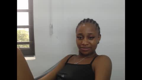 Snapshot of creamyxmuffin chatting on 12, 10, 2025 creamyxmuffin online show from 12, 10, 2025