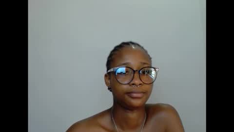 Snapshot of creamyxmuffin chatting on 15, 10, 2025 creamyxmuffin online show from 15, 10, 2025