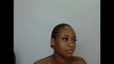 Snapshot of creamyxmuffin chatting on 17, 10, 2025 creamyxmuffin online show from 17, 10, 2025