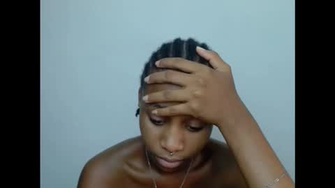 Snapshot of creamyxmuffin chatting on 19, 10, 2025 creamyxmuffin online show from 19, 10, 2025