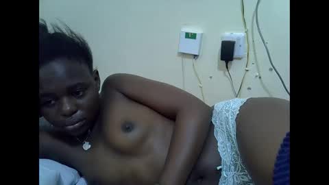 Snapshot of creamyypussyy chatting on 12, 11, 2025 creamyypussyy online show from 12, 11, 2025