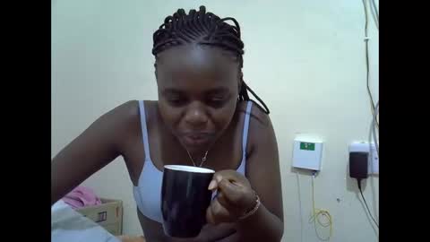 Snapshot of creamyypussyy chatting on 19, 11, 2025 creamyypussyy online show from 19, 11, 2025