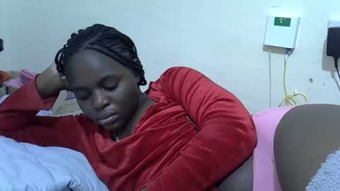 Snapshot of creamyypussyy chatting on 27, 11, 2025 creamyypussyy online show from 27, 11, 2025