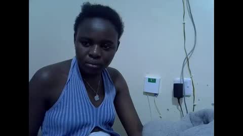 Snapshot of creamyypussyy chatting on 15, 12, 2025 creamyypussyy online show from 15, 12, 2025