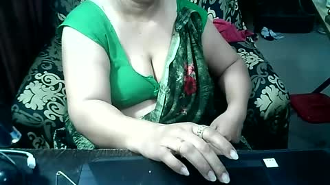 Snapshot of crezybhabihot chatting on 8, 7, 2026 Sonika69 online show from 8, 7, 2026