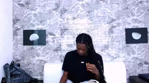 CriisBrown  online show from 15, 11, 2025