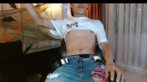 Snapshot of criiscs chatting on 28, 10, 2025 criiscs online show from 28, 10, 2025